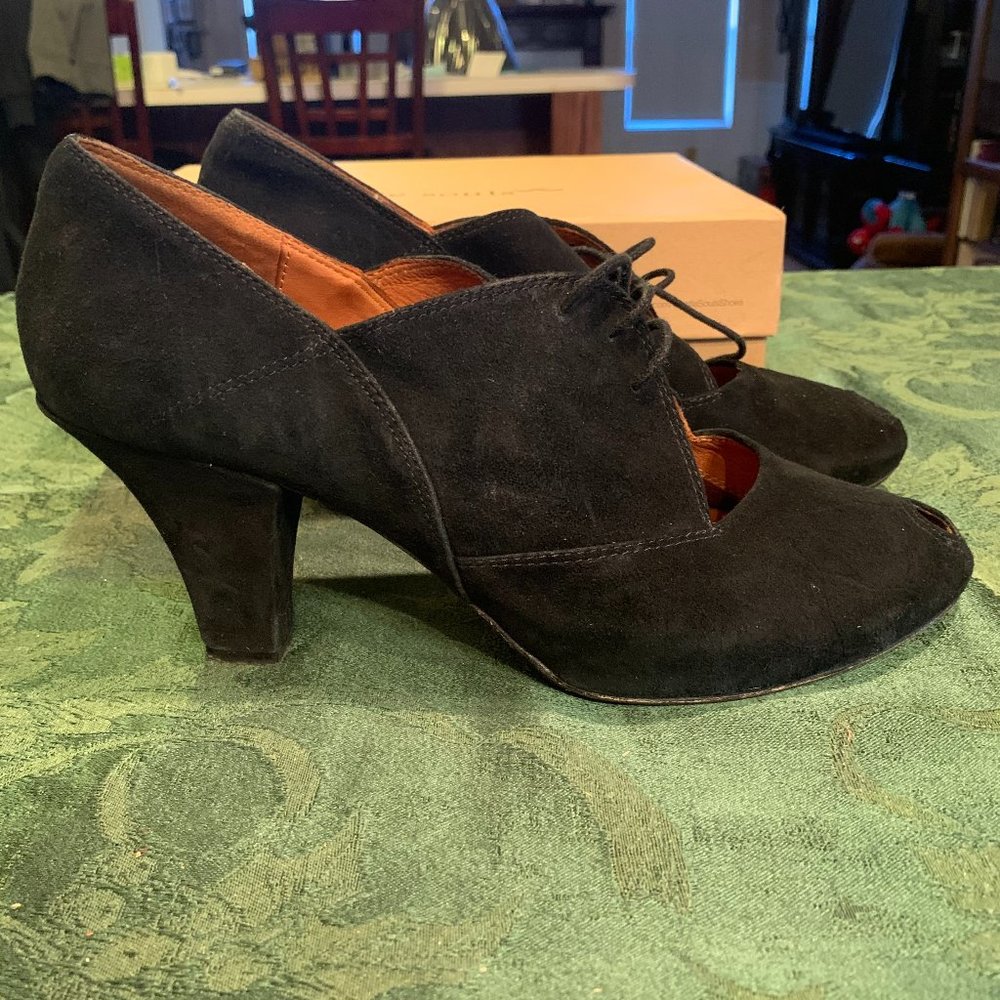 GENTLE SOULS Peek-a-Boo Toe Black Suede